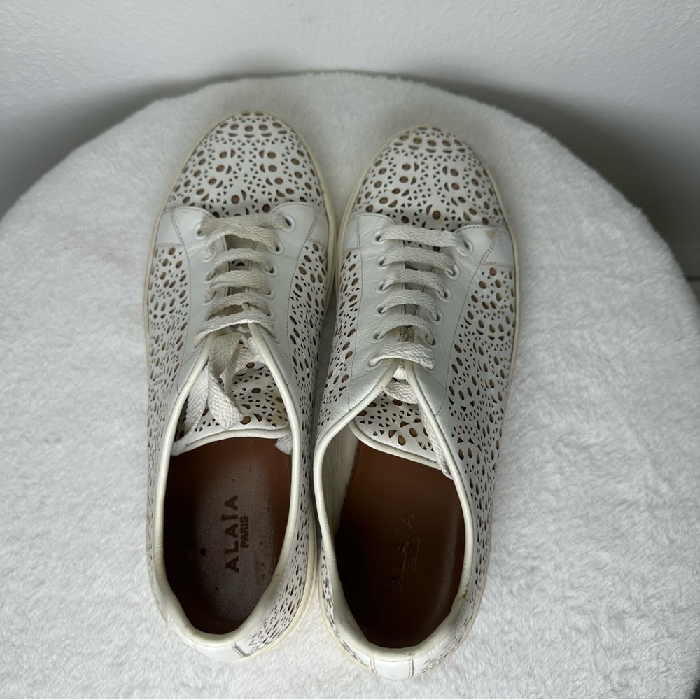 Alaia Size 9 White Tan Laser Cut
Leather Lace-Up Low Top
Sneakers - Picture 6 of 15